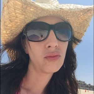 Meet your Posher, Kindra